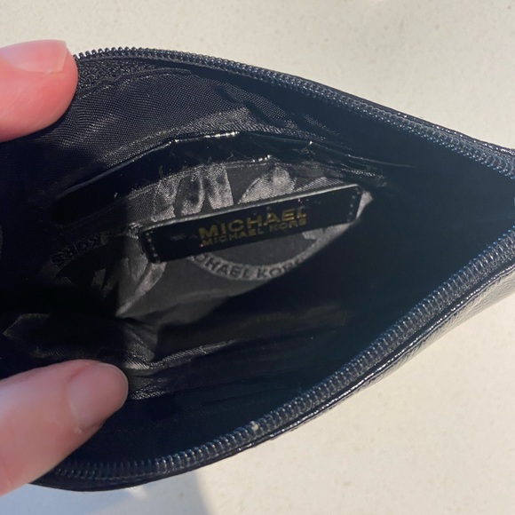 Michael Kors MK logo Shiny Black Zipper Wallet - Picture 5 of 15